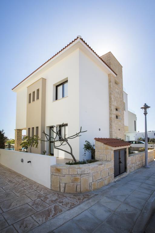 Golden Seaside Villas Paphos Exterior photo